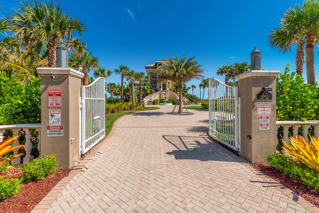 Your very own luxurious ocean-to-river beach home