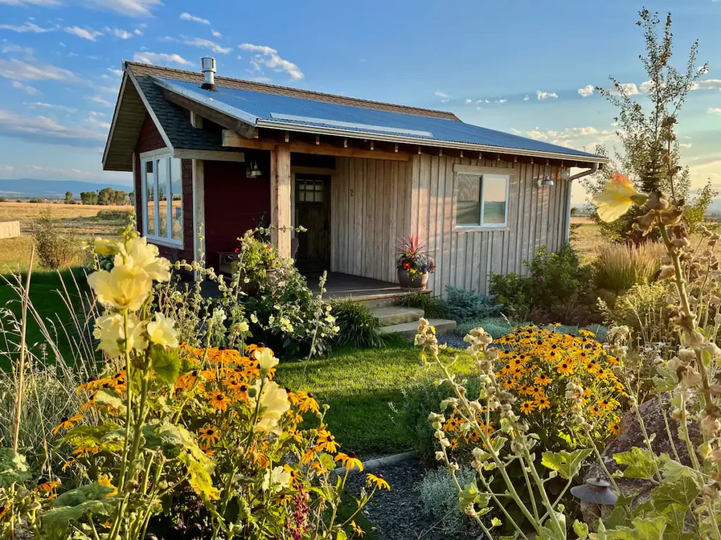 This cabin is perfect for an escape to a busy city life.