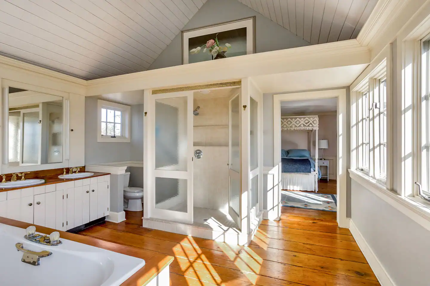 Shower for two & huge bath tub with jacuzzi jets.