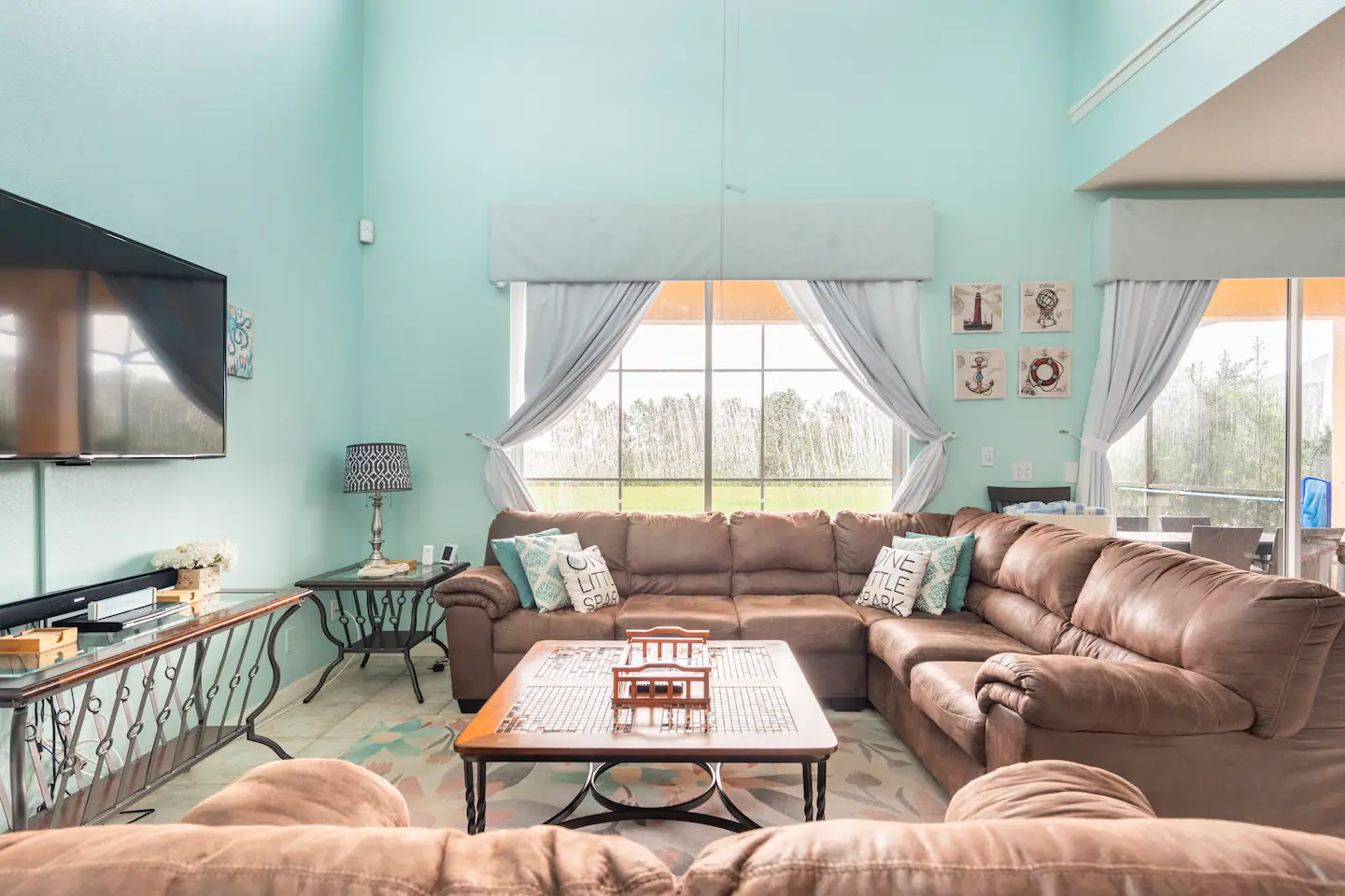 Very comfy and relaxing living area.