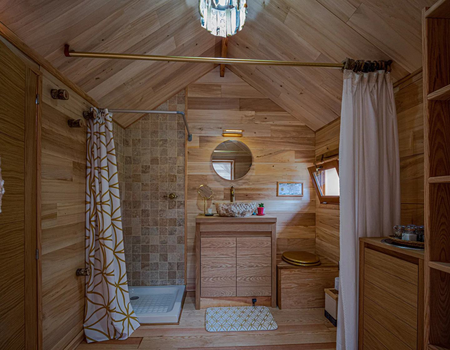 Fully-equipped bathroom area.