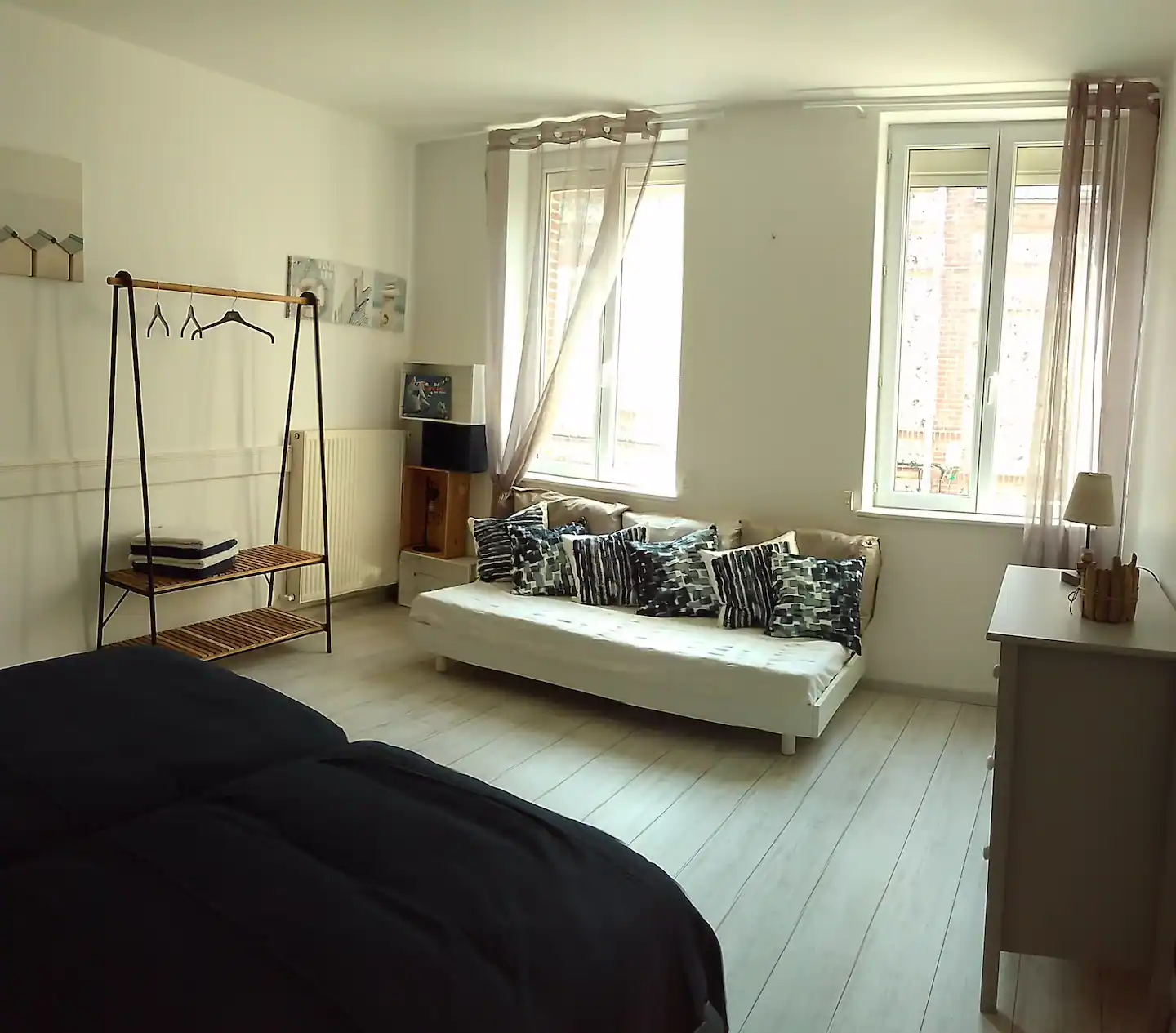 Bedroom with a convertible single-sized beds