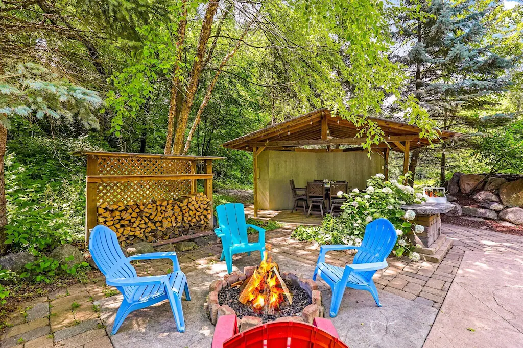 Feel the breeze in this wood burning place.