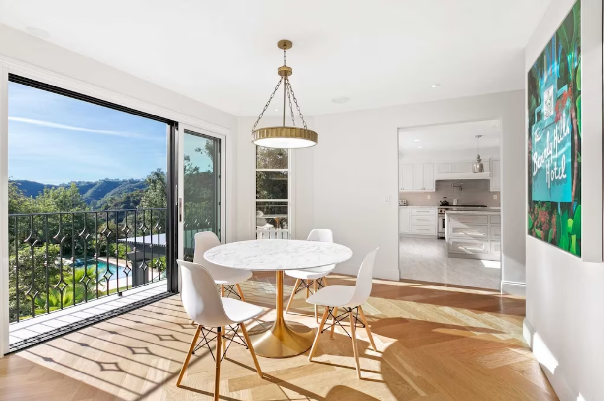This Beverly Hills dinette is ideal for a nice dinner or a view discussion!