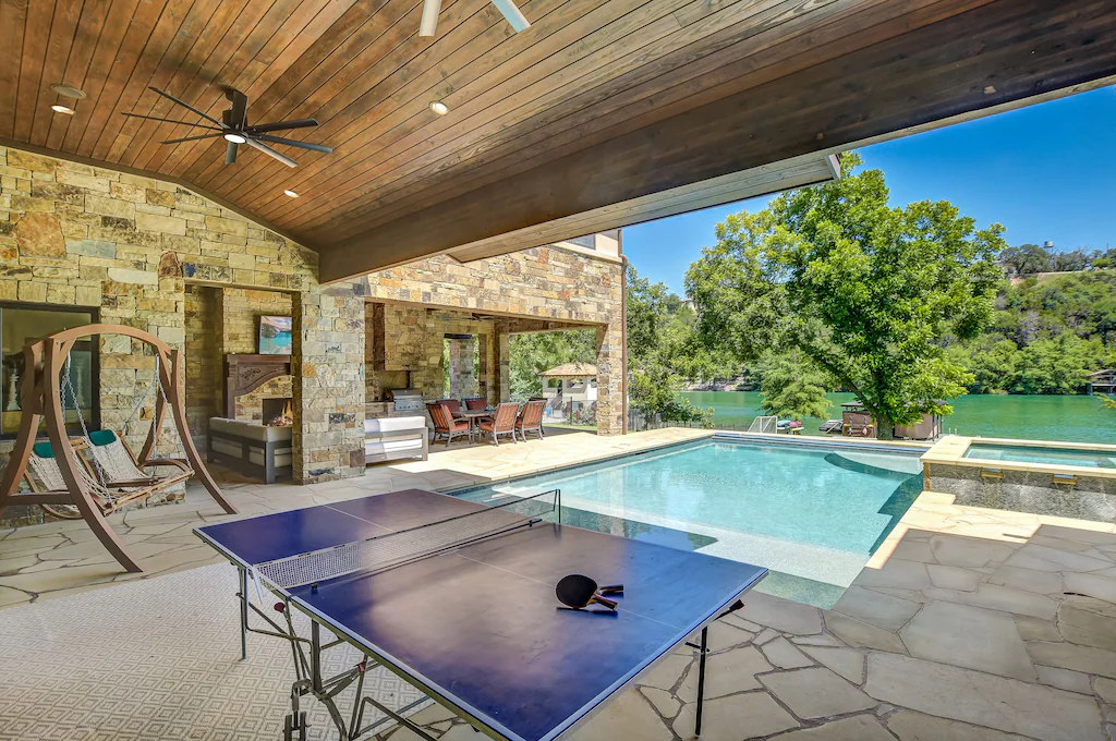 The swimming pool can be heated for an additional fee.