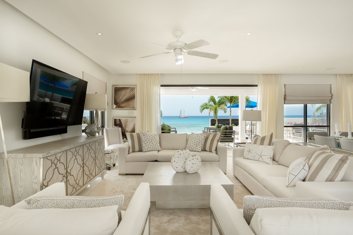 An expansive living area overlooking the ocean.