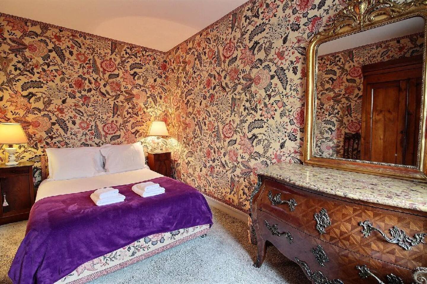 The bedroom is accessible from the main room only.