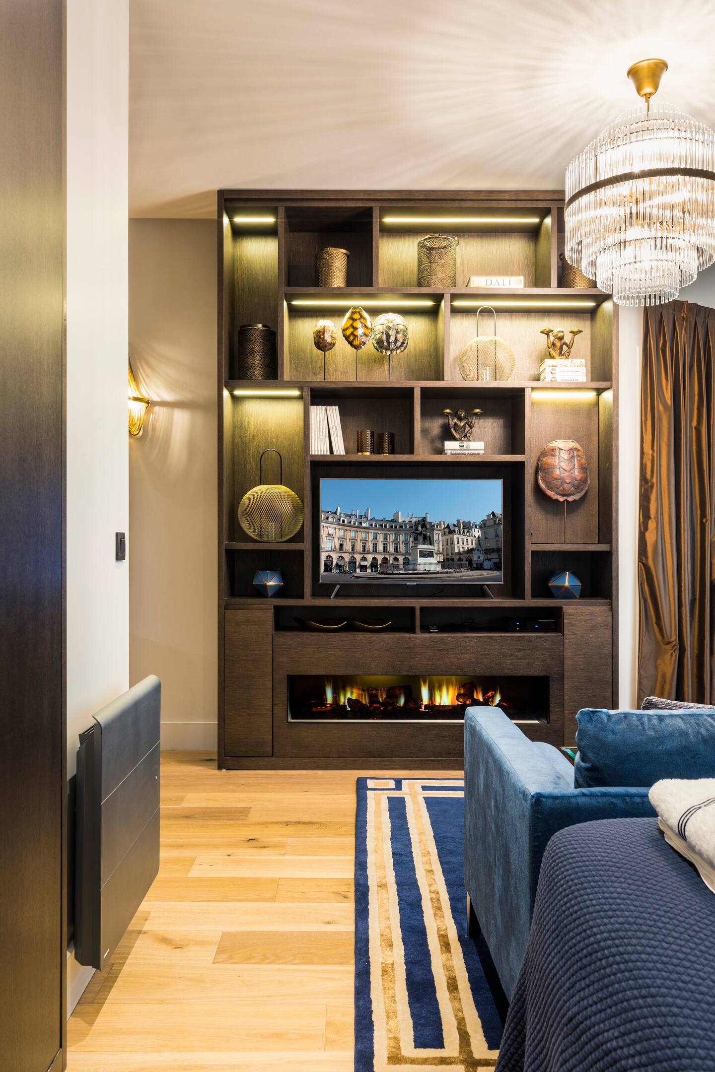The apartment is made up of a generous high standard king size (US) bed in the living area.