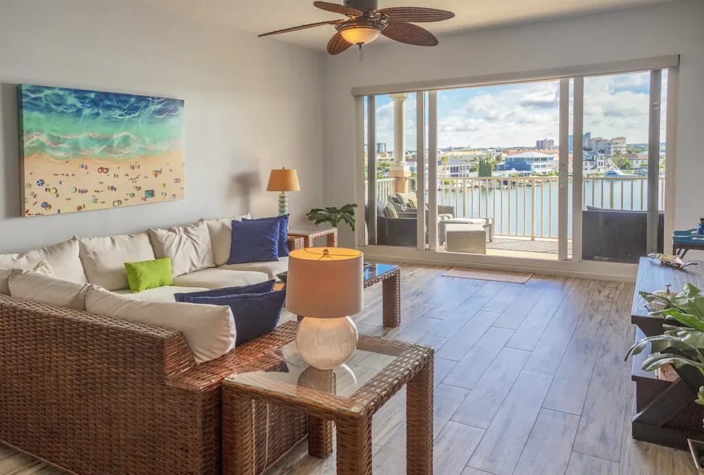 Large Living Area With Sectional