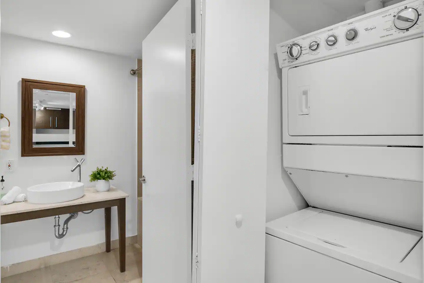 Spacious kitchen and dining area open to the living room!
Washer&dryer in the unit!