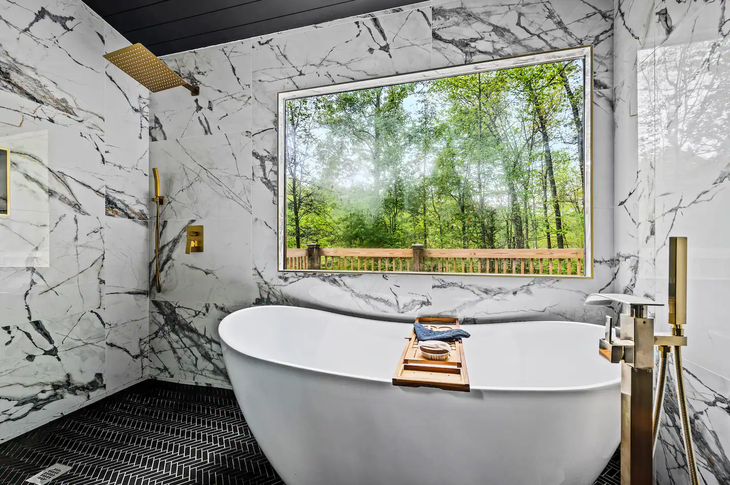 An open shower space featuring a freestanding bathtub and a shower with a rainfall effect.