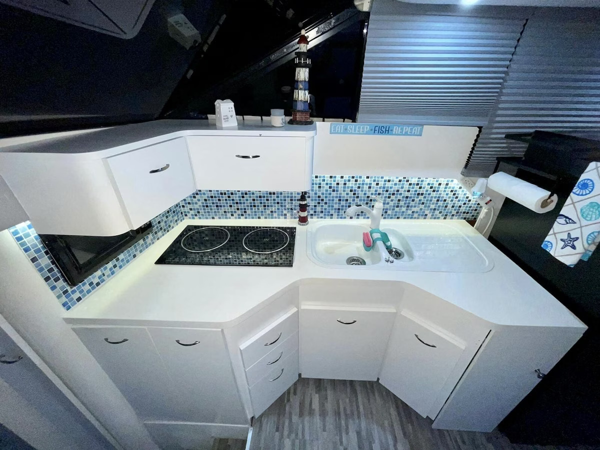 The kitchen is full equipped with a bitroceramic induction range, microwave, refrigerator, coffee maker, sandwich maker and all the utensils are at your disposal.