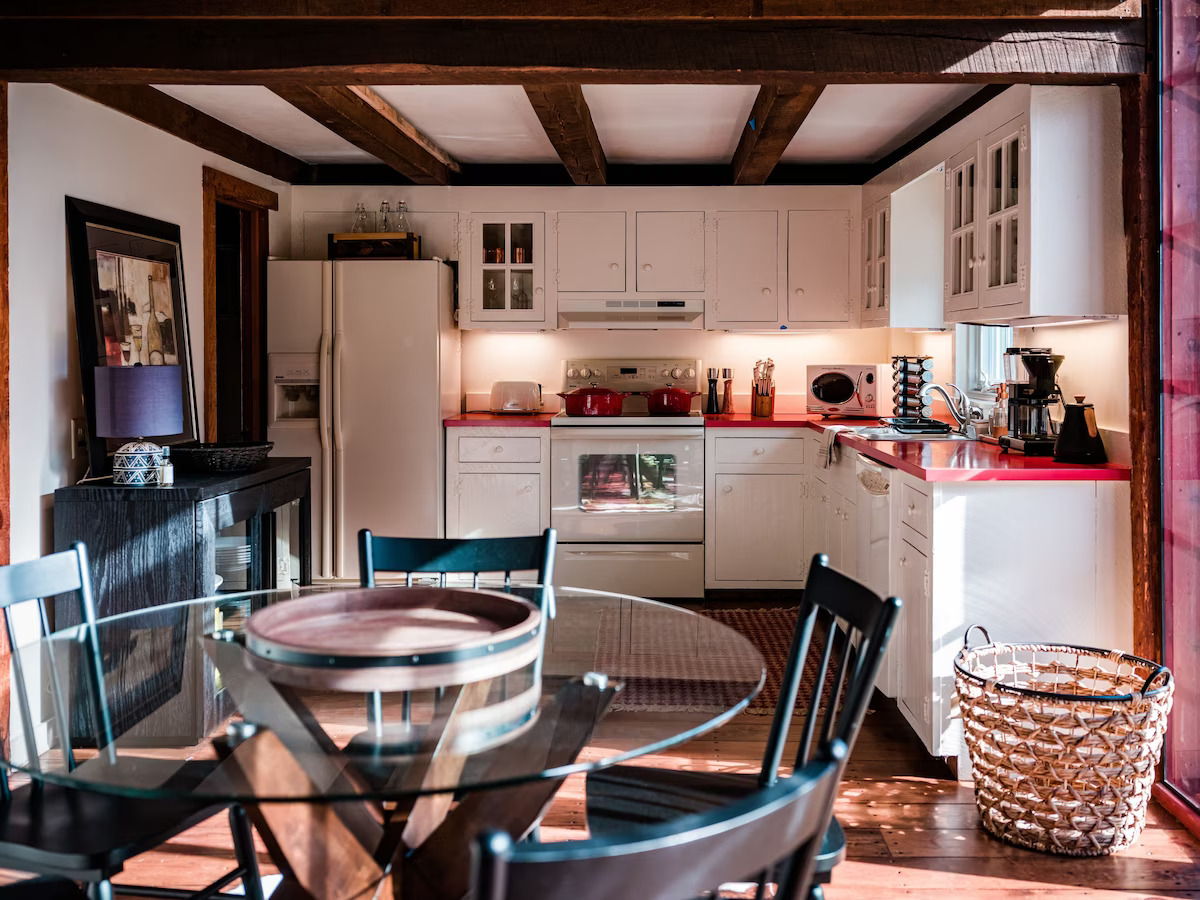 Fully equipped kitchen.