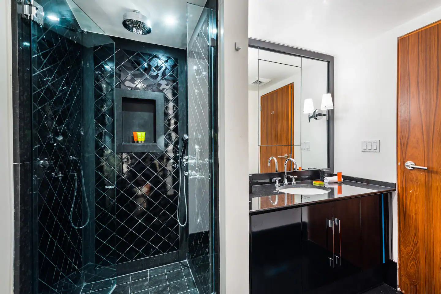 Full en-suite bathroom 2