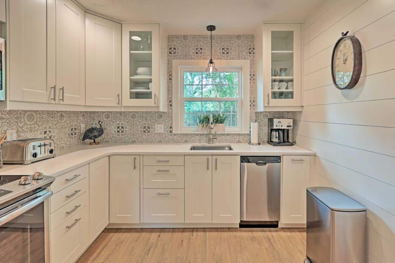 Stove/oven, refrigerator, microwave, dishwasher, Keurig coffee maker, toaster, ice maker, breakfast bar w/ stools, cookware, dishware & flatware, spices, paper towels, high chair (available upon request)