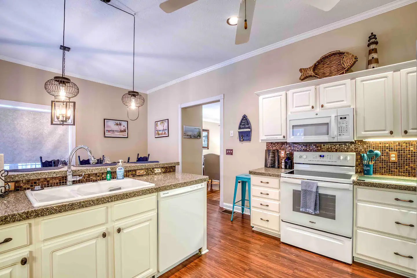 Fully equipped kitchen, two w/d sets up and down.
