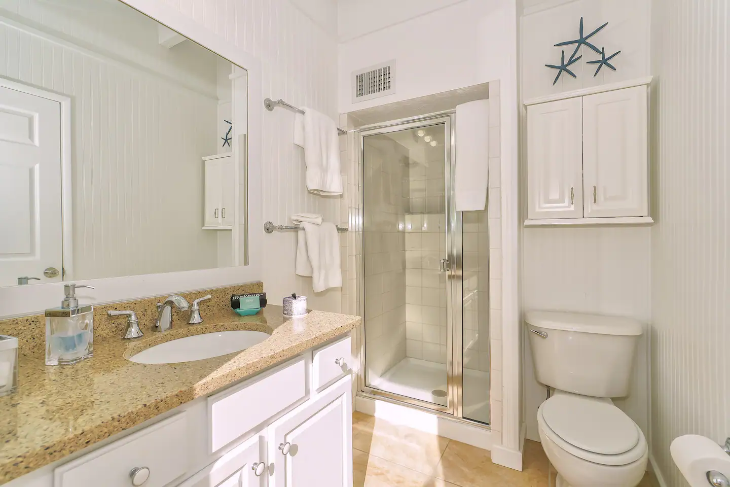 En-suite bathroom to master bedroom.