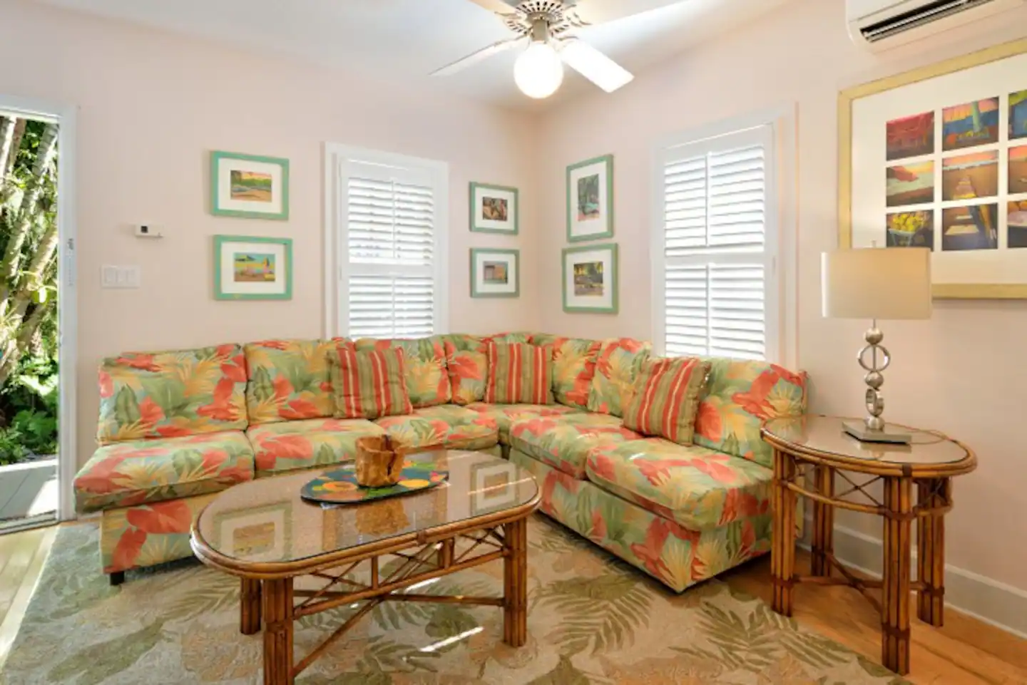 Living room with Q sleeper sofa, 5" memory foam mattress for comfy sleeping.