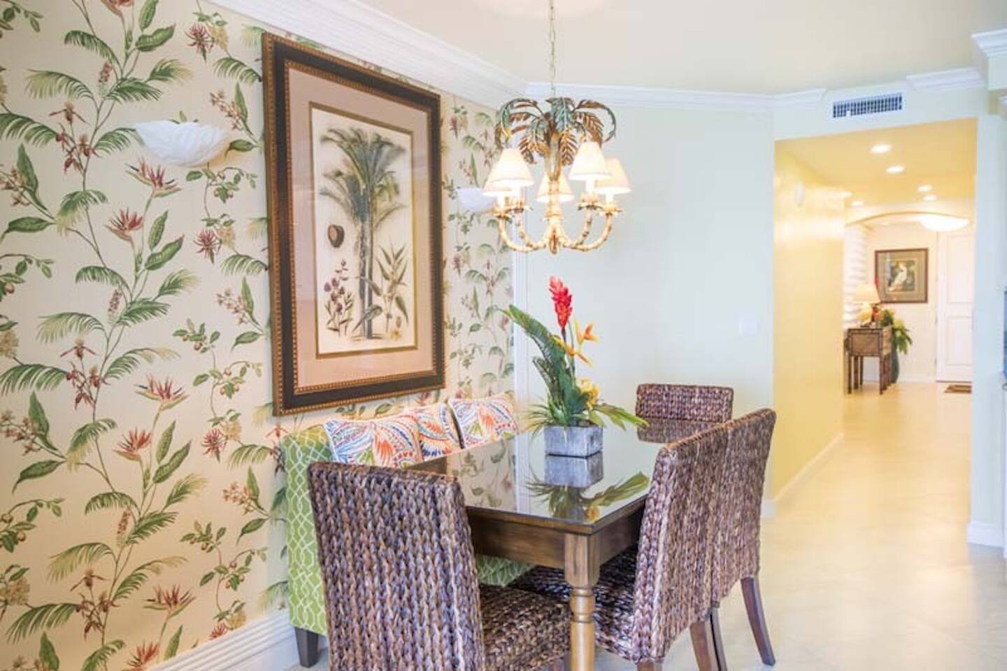 Dining area with 6-people seating.