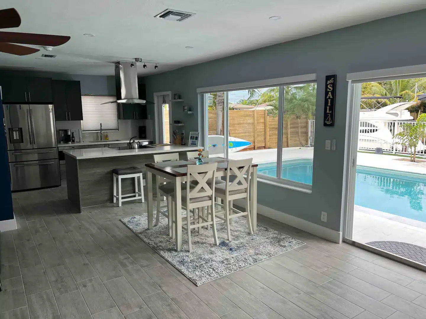 Dining space with a table for 4 guests.